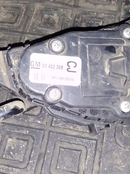 Электронная педаль газа 24402358   Opel Vectra