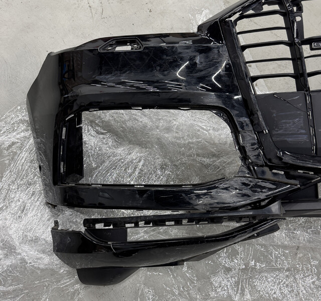 Сетка бампера Audi Q7  2020 2.0 Бензин 