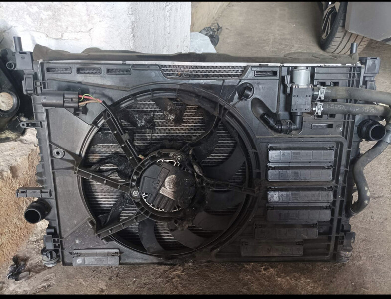 Диффузор вентилятора Ford Escape 2017 г.  2.5 л бензин Ровно