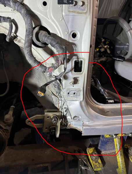 Стойка кузова левая передняя Kia Cerato  2008 1.6 Бензин 