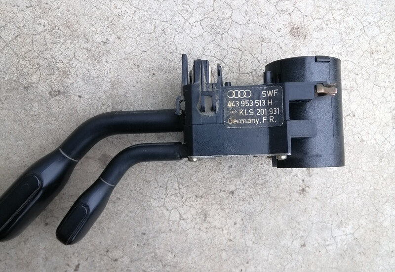 Підрульовий перемикач 443953513H   Audi 100
