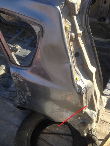 Кусок задней панели Nissan Note E11  2007 хэтчбек 1.6 Бензин Одесса