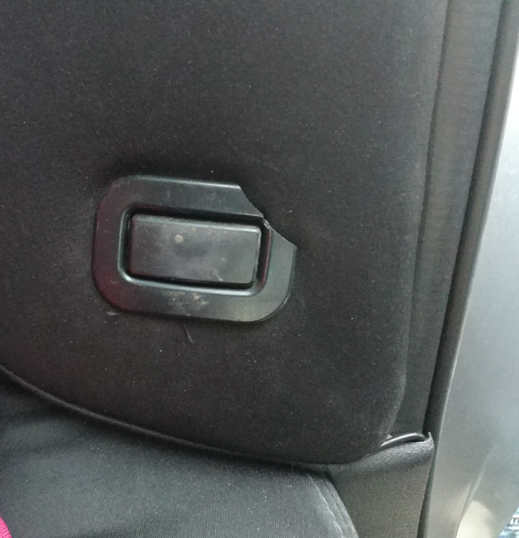 Кнопка опускания спинки заднего сидения Subaru Forester SH 2010 універсал 2.5 Бензин Київ