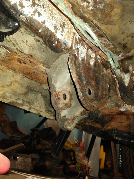 Крепление задней балки Nissan Almera  2000 1.5 Бензин 