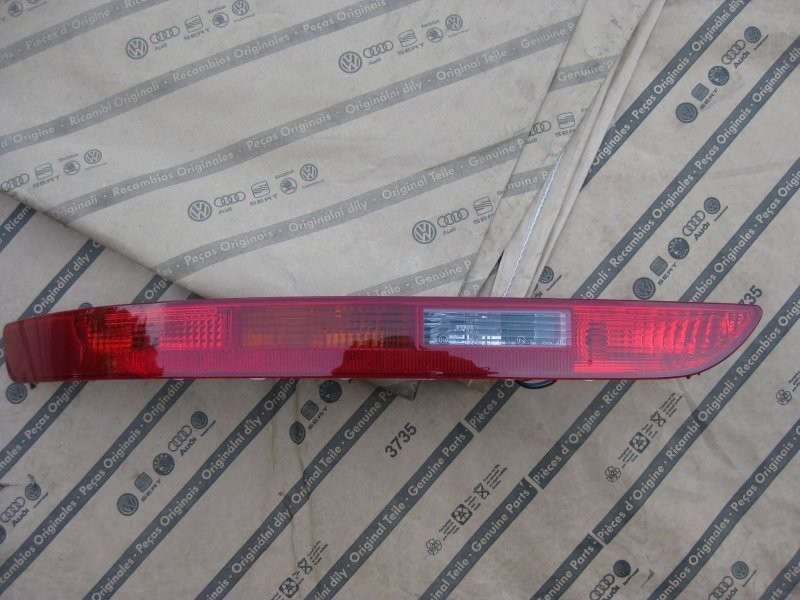 Фара габаритного света 8R0 945 095   Audi Q5