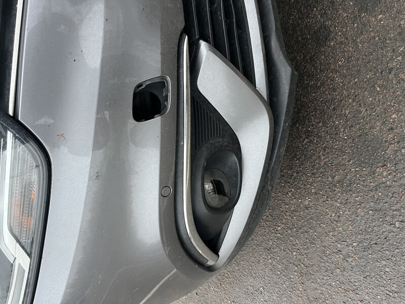 Заглушку переднього бампера буксировочного гачка Renault Grand Scenic 4  2019 універсал 1.7 Дизель 