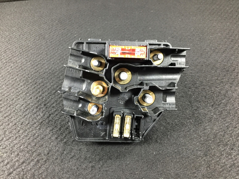 Блок предохранителей A2215406850   Mercedes S-Class