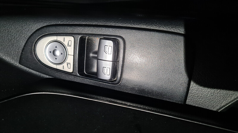 Кнопки склопідйомника Mercedes-Benz Vito  2015 2.2 Дизель 