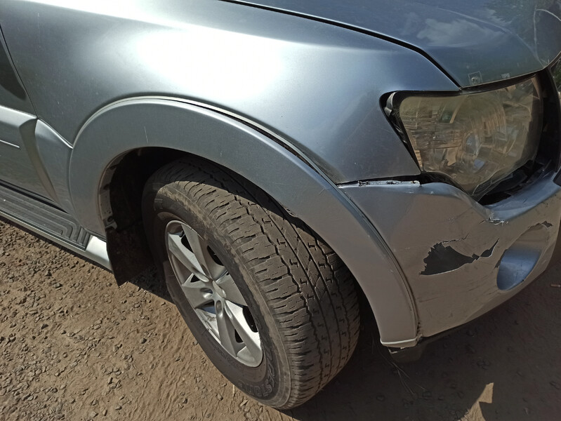 Накладка крыла Mitsubishi Pajero 4  2007 3.0 Бензин Харьков