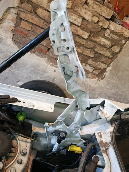 Петля капота левая BMW X1 U11 2023 2.0 Бензин 