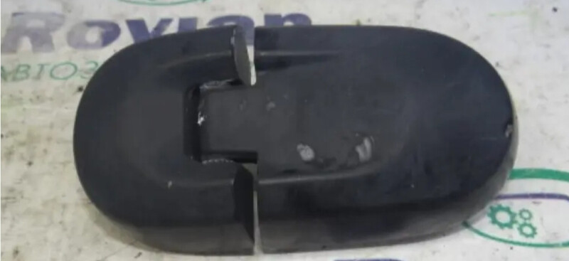 Петля стекла багажника левая Hyundai Tucson  2006 2.0 Бензин 