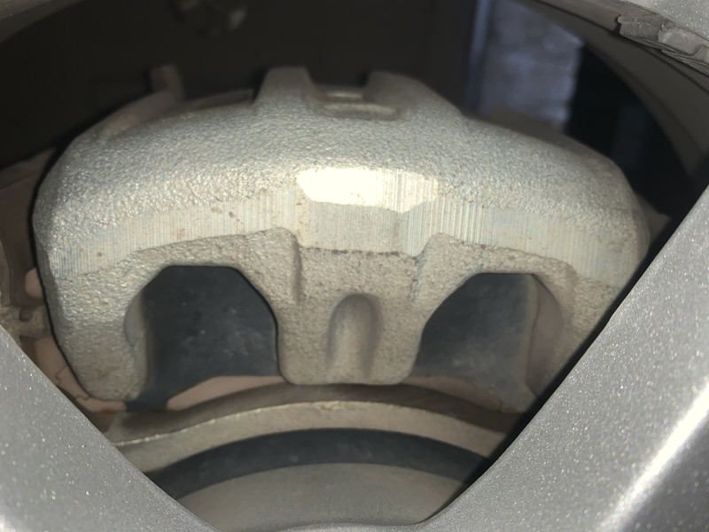 Колодки передні Mitsubishi Outlander  2008 універсал 2.4 Бензин 