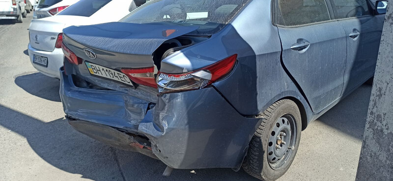 Кришка багажника в зборі Kia Rio 3  2013 1.6 Бензин 