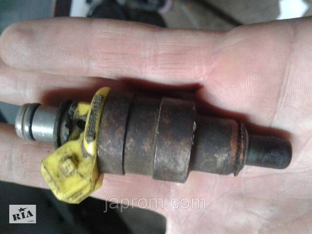 Форсунка Mazda 626  1990 універсал 2.0 Бензин 