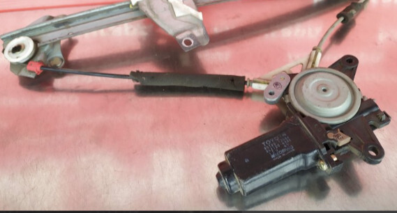 Склопідйомник Toyota Corolla E100  1996 хетчбек 1.3 Бензин 