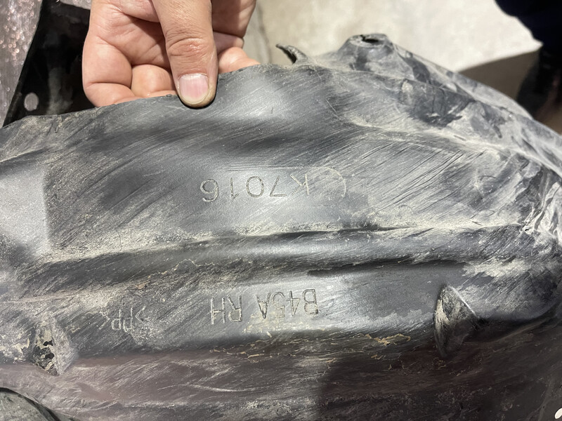 Подкрылок перед правый Mazda 3 BM хетчбек 2014 р.  2.0 л бензин Київ