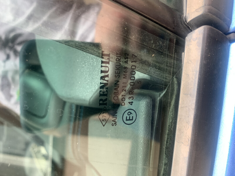 Скло переднє праве Renault Megane 2  2005 1.6 Бензин 