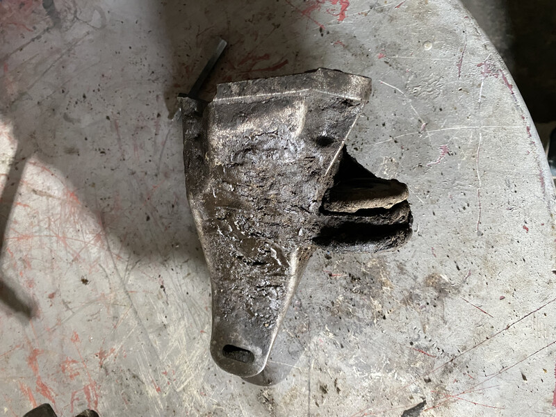 Кронштейн КПП Audi 100 C3  1988 2.0 Бензин 