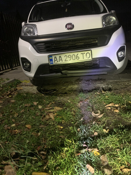 Нижня накладка переднього бампера Fiat Qubo  2018 1.3 Дизель Киев