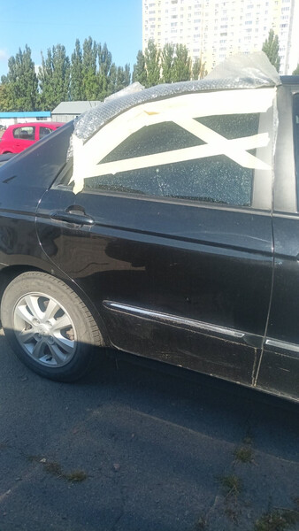 Скло правих задніх дверей Kia Cerato  2007 1.5 Бензин Київ