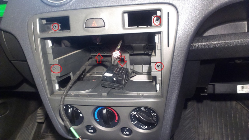 Центральная консоль кондиционера Ford Fiesta MK6  2007 хэтчбек 1.4 Бензин Киев