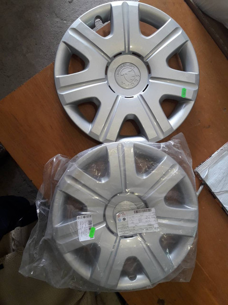 Колесный колпак 5J0601147B   Skoda Fabia