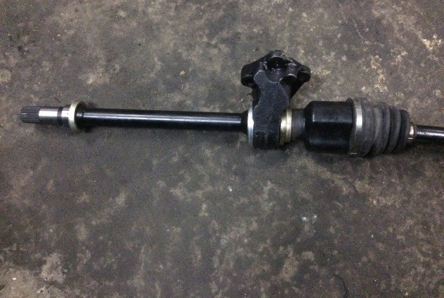Привод колеса правый FG06-25-500   Mazda 3