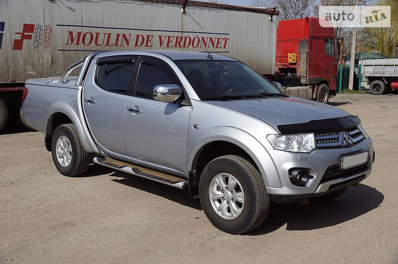 Расширители арок Mitsubishi L 200  2014 2.5 Дизель Киев