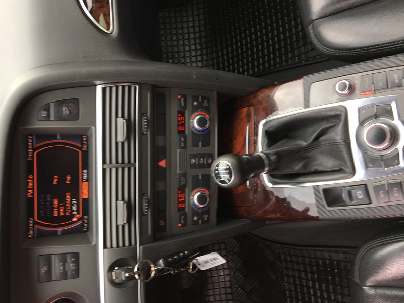 Консоль кулисы под дерево Audi A6 C6  2005 2.0 Дизель Ужгород