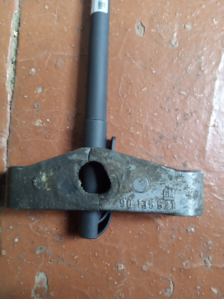 Кранштейн подушки двигателя Opel Kadett E  1987 Смела