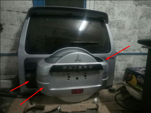 Чехол запаски,накладки слева и справа Mitsubishi Pajero Wagon w4 2008 3.0 Бензин Киев