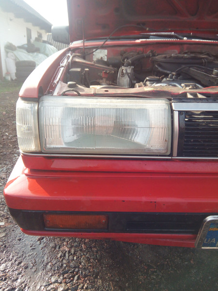 Фара передня права Nissan Sunny B12  1988 хетчбек 1.6 Бензин 