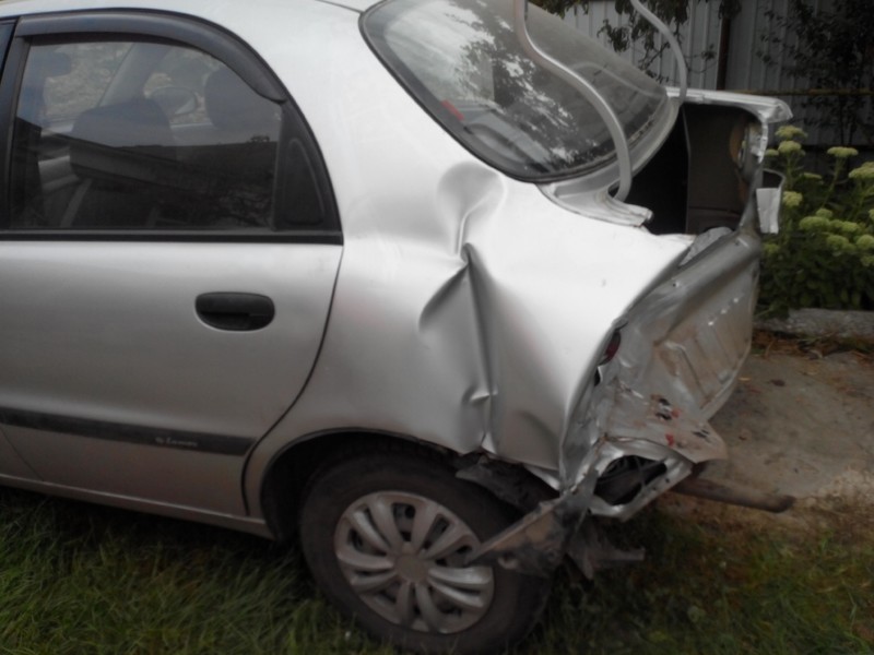 Задняя левая четверть с задней панелью серебро Daewoo Lanos  2005 1111111.1 Бензин Одеса