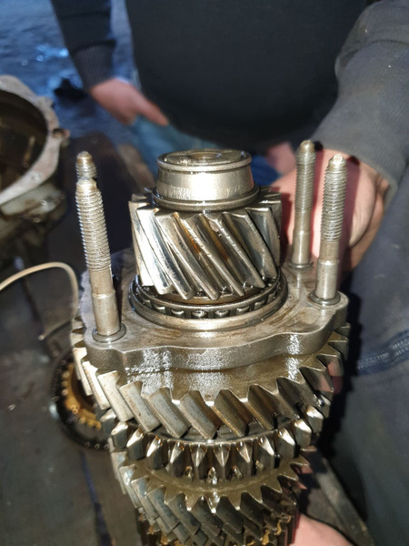 Подшипники вторичного вала Volkswagen Touran  2007 2.0 Дизель Одесса