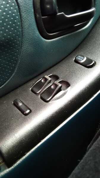 Кнопка склопідйомника Mazda 323  1996 хетчбек 1.5 Бензин 