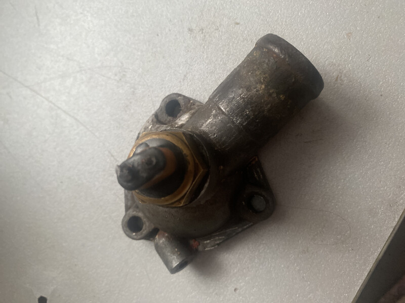 Крышка термостата Nissan Sunny B12  1989 1.6 Бензин Одесса