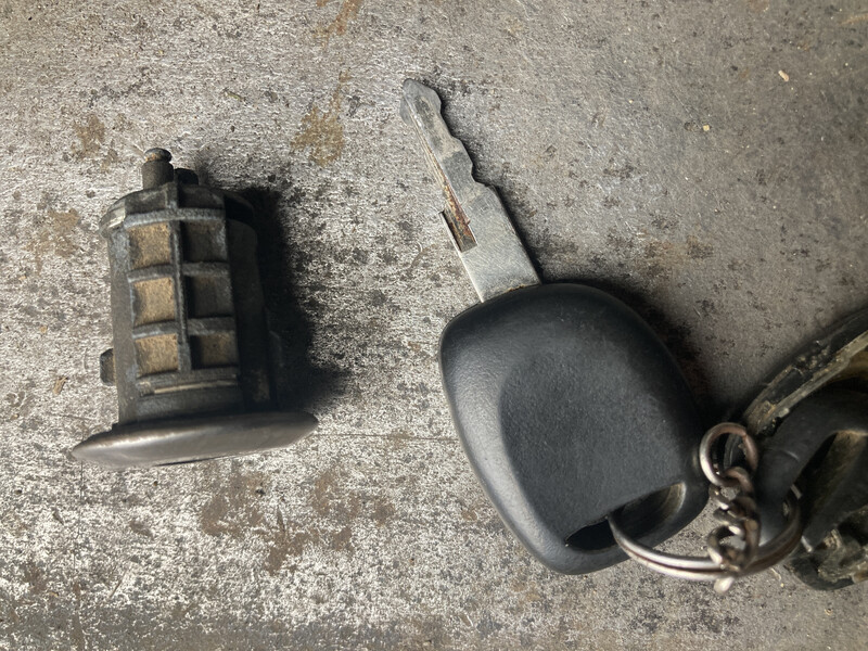 Ключ зажигания Renault Symbol 2010 г.  1.4 л бензин