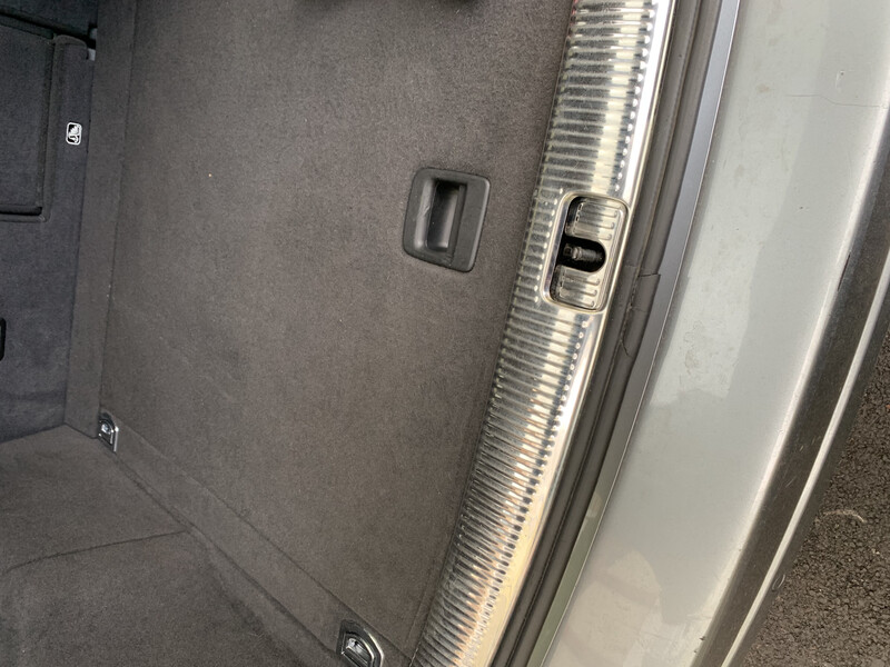 Уплотнитель багажника Audi Q5 универсал 2010 г.  2.0 л бензин Киев