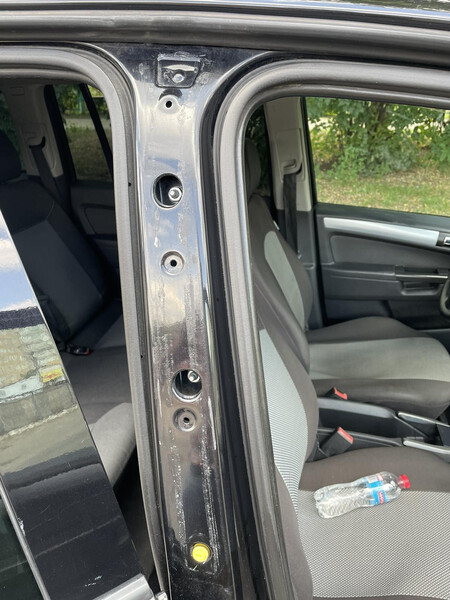 Уплотнитель правой центральной стойки Opel Zafira B  2006 универсал 2.2 Бензин Кривой Рог