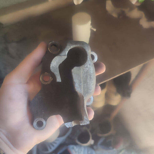 Кронштейн натяжника генератора Nissan Kingcab  2003 2.5 Дизель Вараш