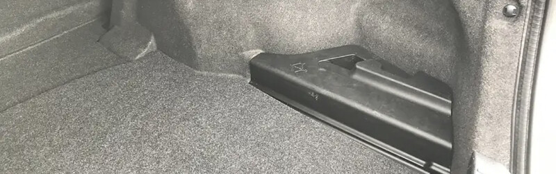 Пластмаса в багажник Toyota Corolla Механика 2013 1.6 Бензин 