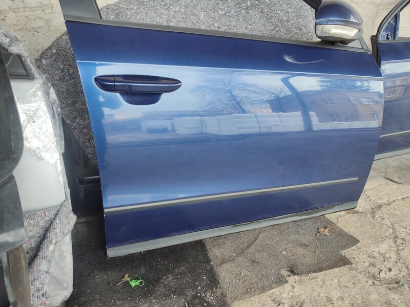 Права дверка передня Volkswagen Passat B6  2009 универсал 2.0 Бензин Луцк