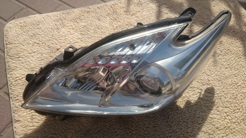 Передня фара Toyota Prius 30  2013 хетчбек 1.5 Бензин 