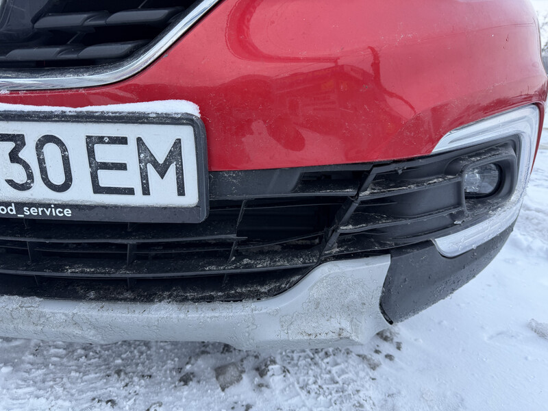 Решетка переднего бампера Renault Captur  2019 хэтчбек 1.5 Дизель Белая Церковь