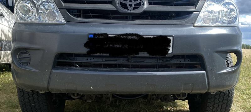 Бампер передний Toyota Fortuner  2006 