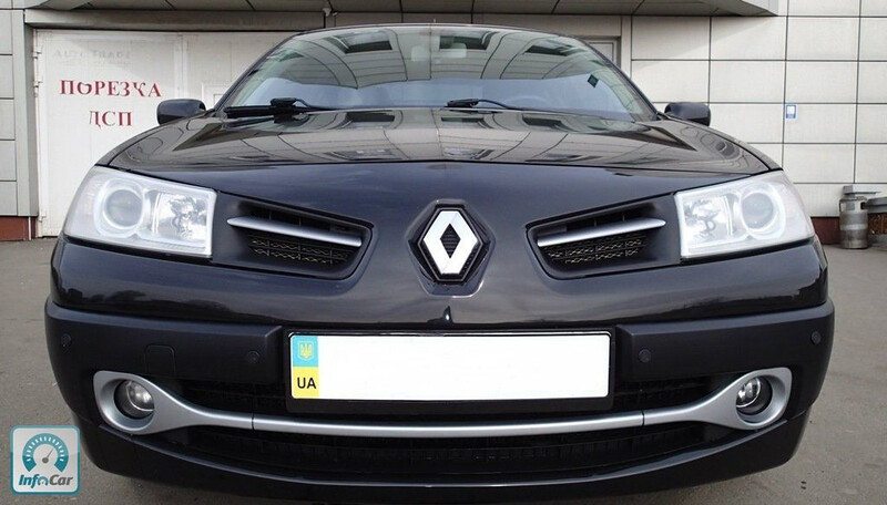 Накладка решотки переднего бампера Renault Megane універсал 2008 р.  1.6 л бензин Суми