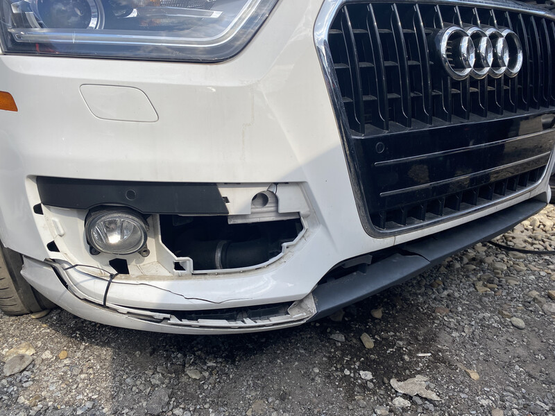 Бампер передний Audi Q3 2015 г.  2.0 л бензин Стрый