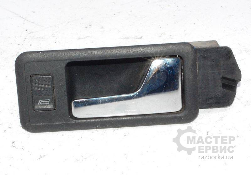 Ручка правая внутренняя с кнопкой Audi 80 B4 1994 2.0 Бензин Хмельницький