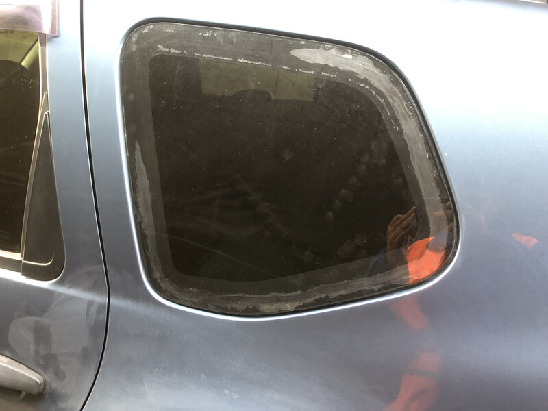 Стекло боковое левое глухое Renault Duster 2011 г.  1.5 л дизель Одесса