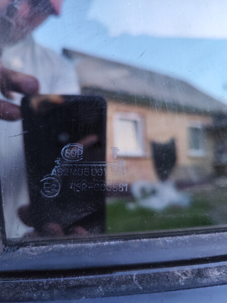 Скло задніх дверей ГАЗ 3102  1993 2.5 Бензин Київ
